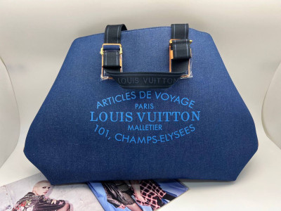 Сумка Louis Vuitton 2390