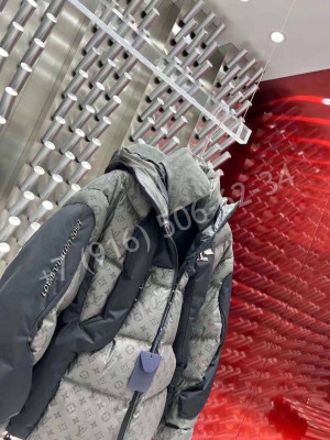 Пуховик Louis Vuitton 21307