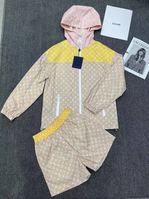 Костюм Louis Vuitton 12717