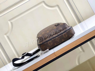 Сумка-слинг Louis Vuitton 13564