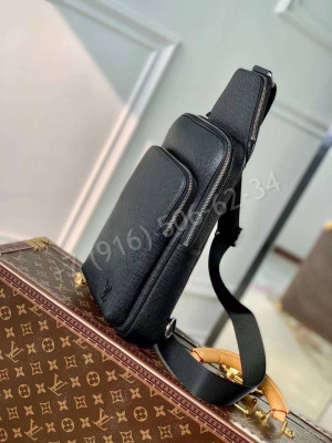 Сумка-слинг Louis Vuitton 13565