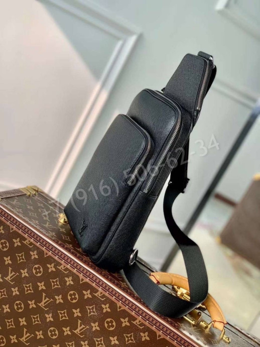 Сумка-слинг Louis Vuitton 13565