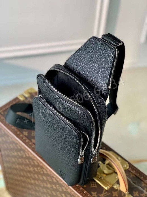 Сумка-слинг Louis Vuitton 13565