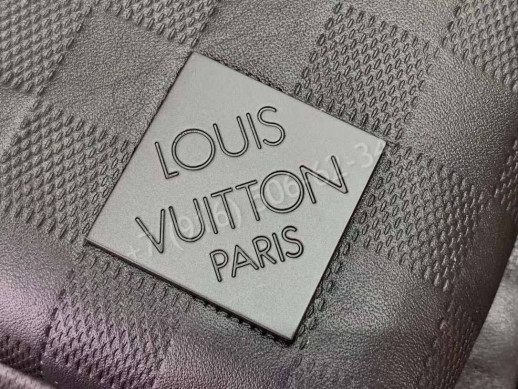Сумка-слинг Louis Vuitton 13565