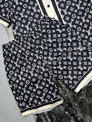 Костюм прогулочный Louis Vuitton 20524