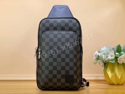 Сумка-слинг Louis Vuitton 13566
