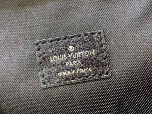 Сумка-слинг Louis Vuitton 13566