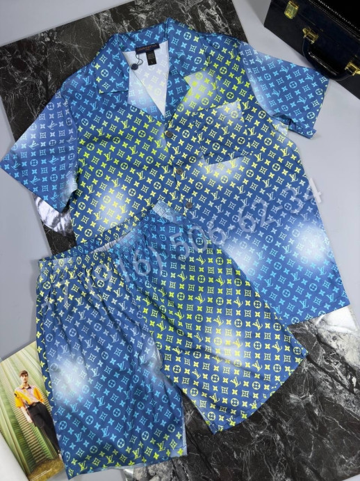 Прогулочный костюм Louis Vuitton 18123