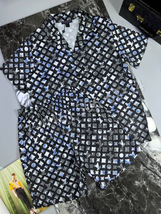 Прогулочный костюм Louis Vuitton 18124