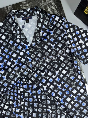 Прогулочный костюм Louis Vuitton 18124