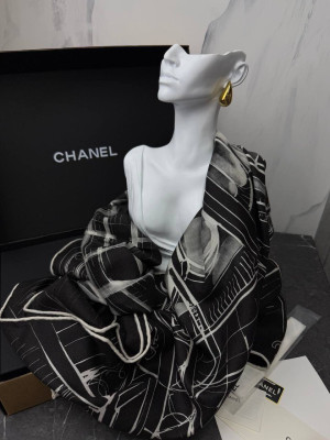 Платок CHANEL 36005