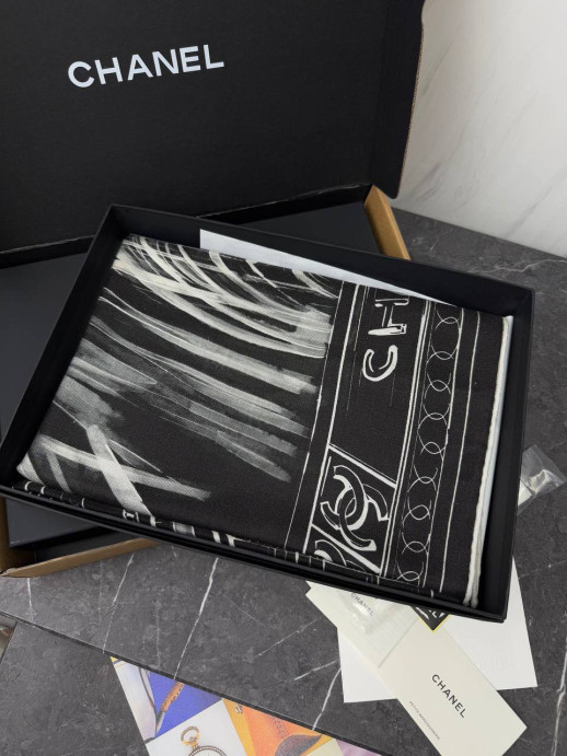 Платок CHANEL 36005