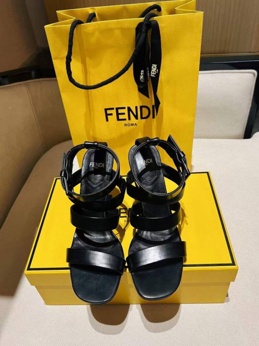 Босоножки Fendi 34654