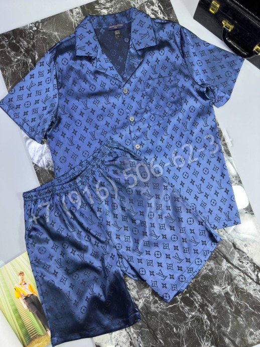 Прогулочный костюм Louis Vuitton 18127