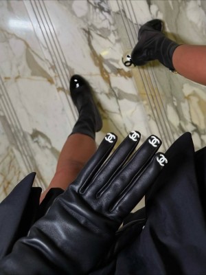 Перчатки Chanel 1