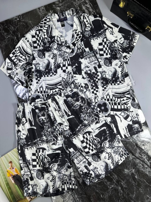 Прогулочный костюм Louis Vuitton 18129