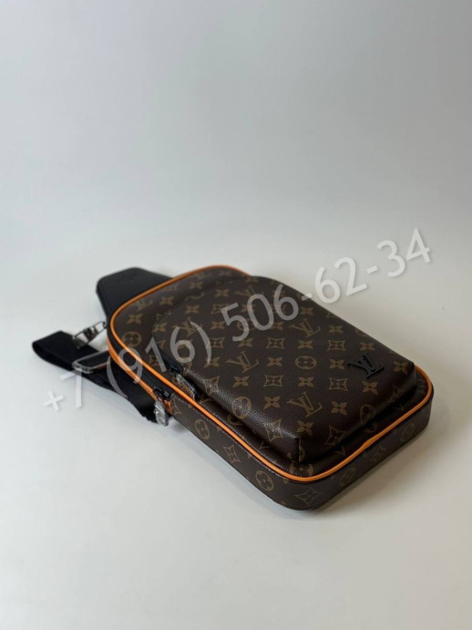 Сумка-слинг Louis Vuitton 19556