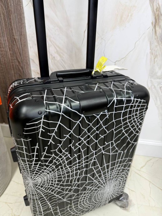 Чемодан Rimowa 13792