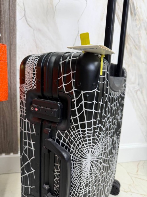 Чемодан Rimowa 13792