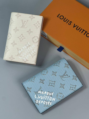 Обложка Louis Vuitton 10442