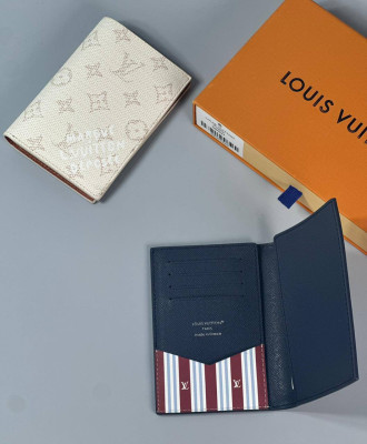 Обложка Louis Vuitton 10442