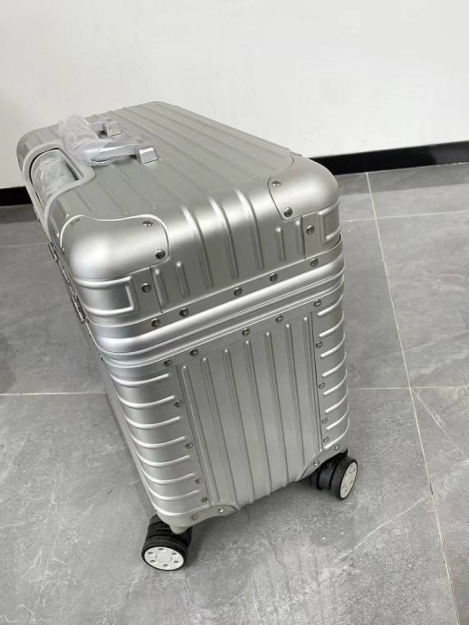 Дорожный чемодан RIMOWA 34832