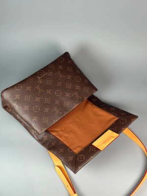 Сумка Louis Vuitton 27000