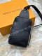 Слинг из кожи крокодила Louis Vuitton 8807
