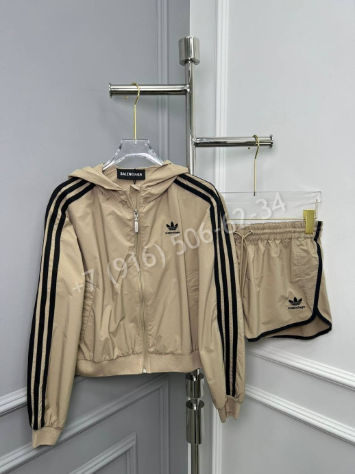 Костюм Balenciaga 33355