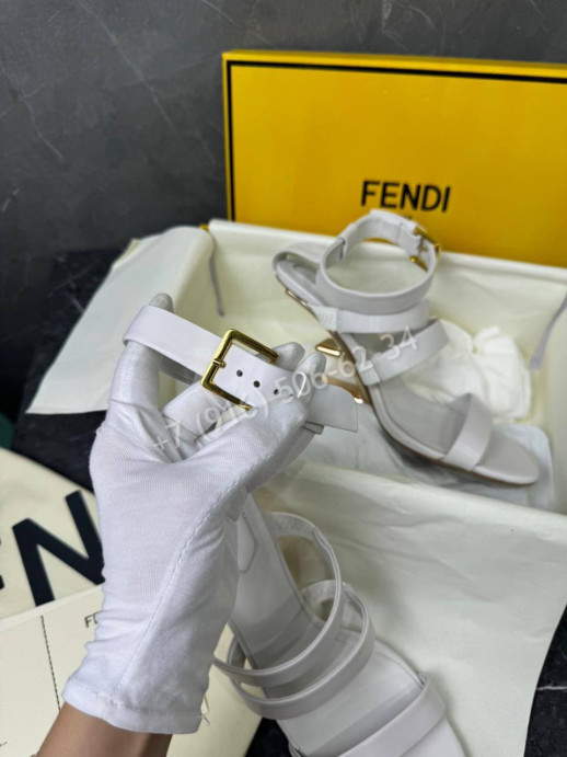 Босоножки Fendi 34653