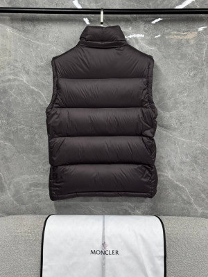 Пуховик жилетка Moncler 21102