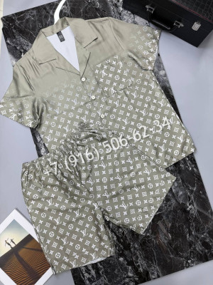 Костюм прогулочный Louis Vuitton 20525 1